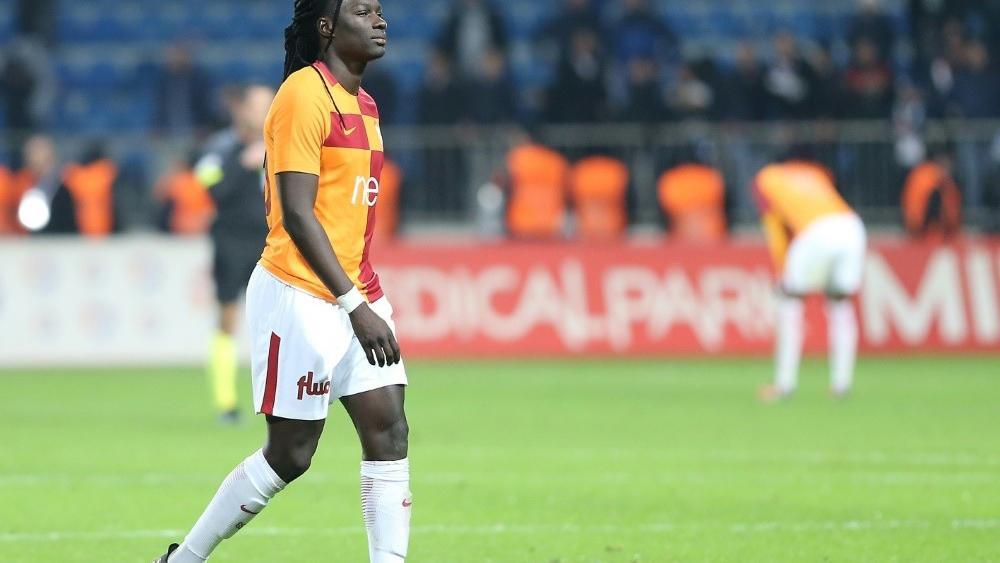 Turkei Gomis Spielt Nach Ohnmachtsanfall Weiter Fussball