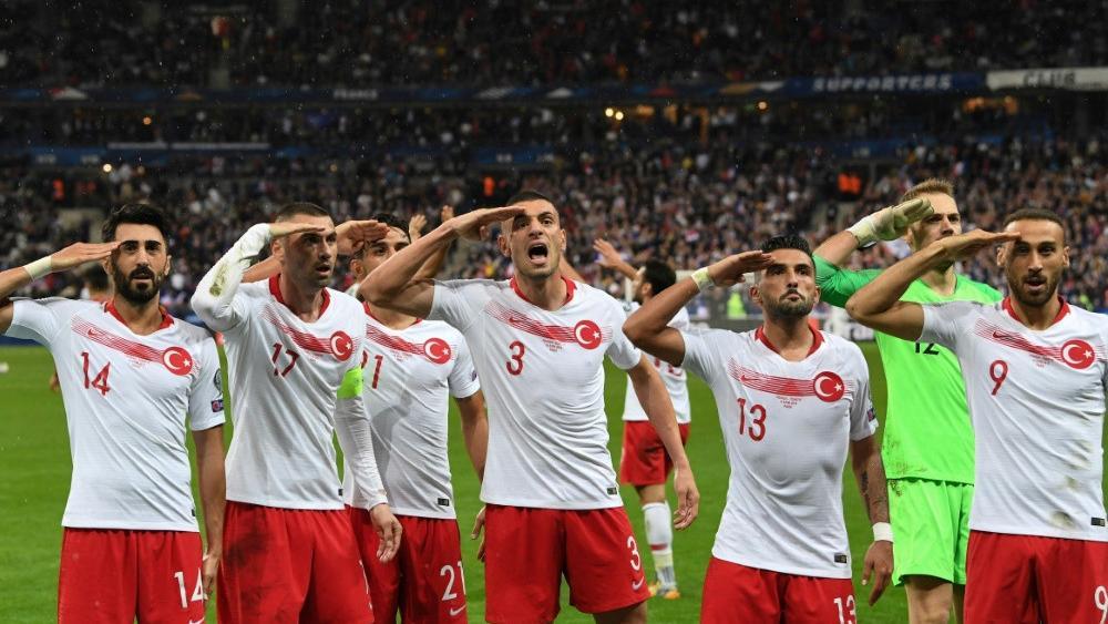 UEFAUntersuchungen gegen Bulgarien und Türkei Nationalteams SportNews.bz UEFAUntersuchungen gegen Bulgarien und Türkei Nationalteams SportNews.bz