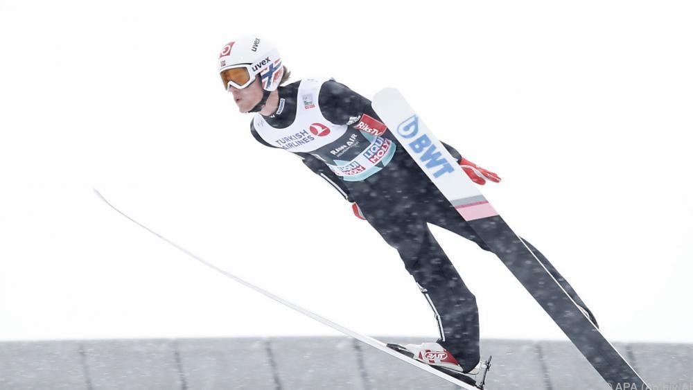 Tande gewinnt Weltcup-Auftakt - Skispringen | SportNews.bz